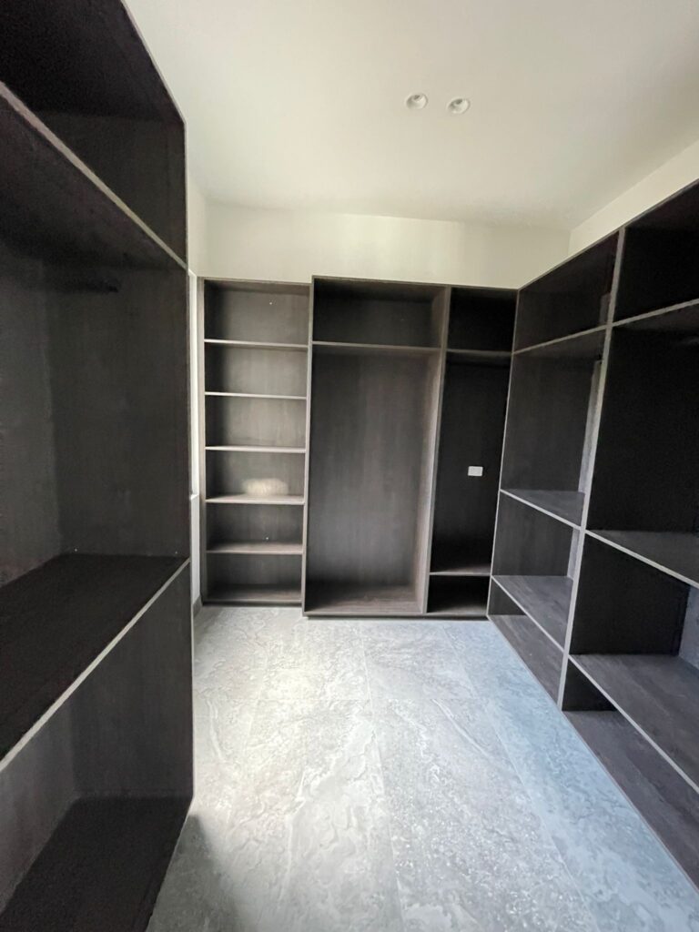 custom-walk-in-wardrobe-shelving-victoria