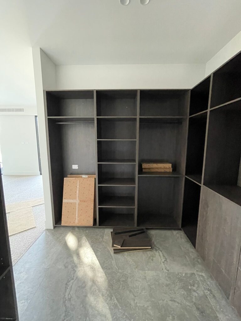 dark-finish-walk-in-wardrobe-victoria
