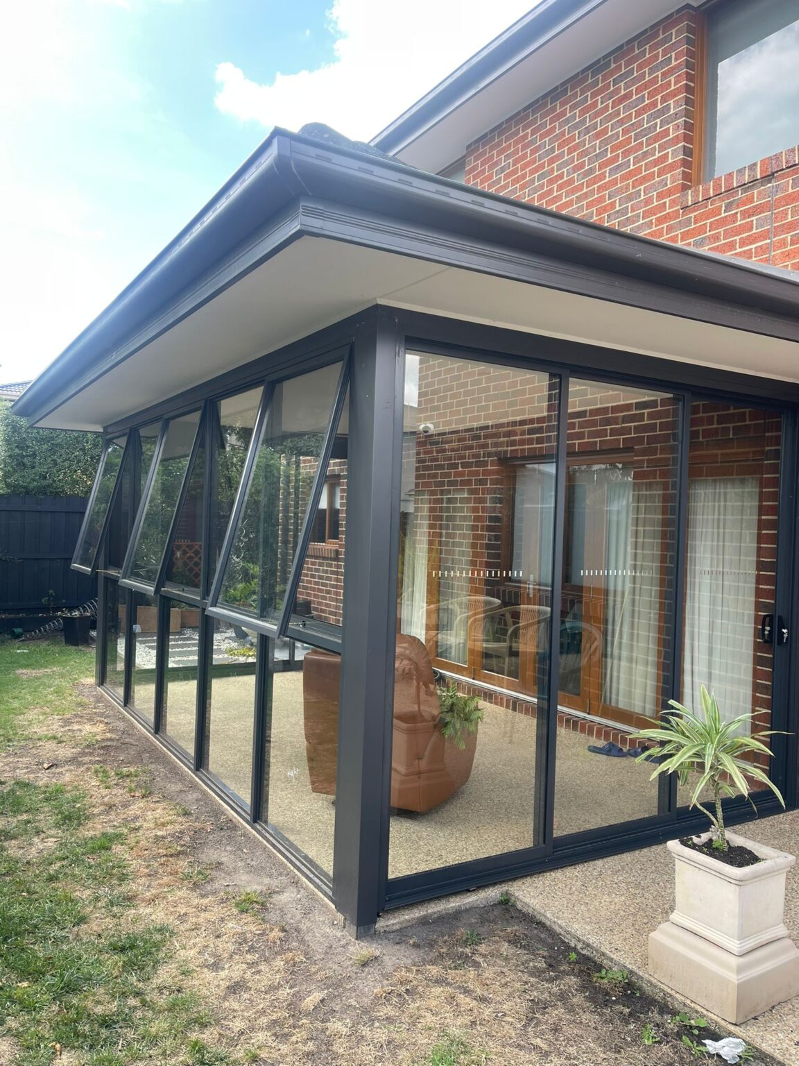 outdoor-glass-enclosure-installation-victoria